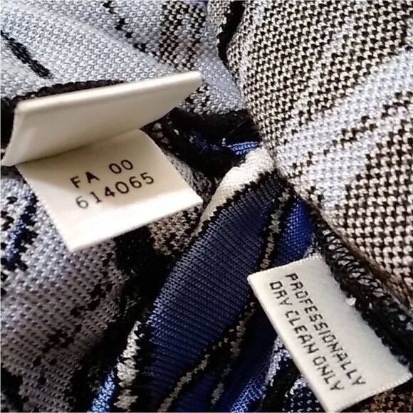 VTG, ST.JOHN Stylish Blue and Black Patterned Women's Blazer and Blouse Size 2 - Picture 7 of 11